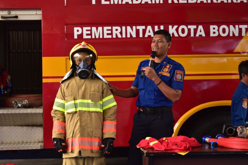 Mengenali Sarpras Pemadam, TK Al-Muhajirin Loktuan Kunjungi Disdamkartan Bontang