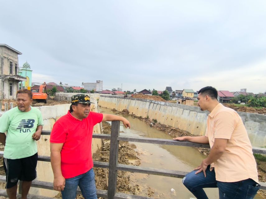 Wawali Agus Haris  Cek Progres Turap Sungai, Percepatan Kerja Jadi Sorotan