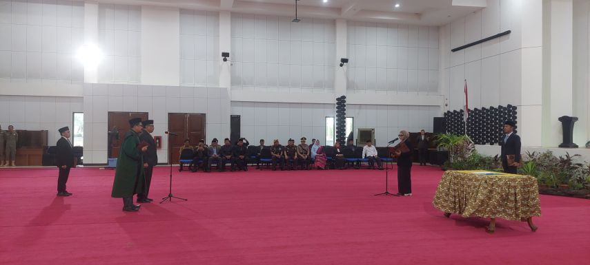 Lantik Akhmad Suharto Sebagai Penjabat Sekda, Wali Kota Neni Ingatkan Kompleksitas Tugas di Tengah Tekanan Fiskal