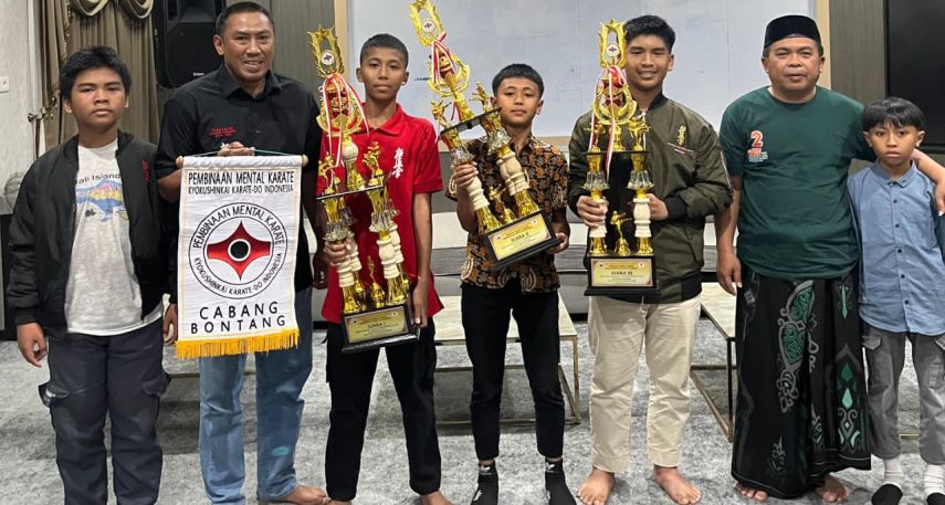 Wawali Agus Apresiasi Keberhasilan Pelajar SMPN 5 Bontang Sabet Medali dari Kejurnas Karate Surabaya