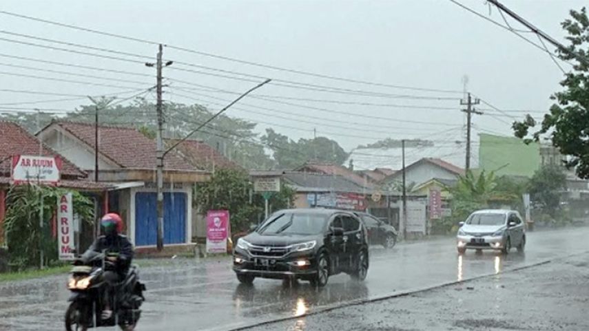 Prakiraan Cuaca Kaltim 8 Desember 2025: Waspada Potensi Hujan Lebat Disertai Petir