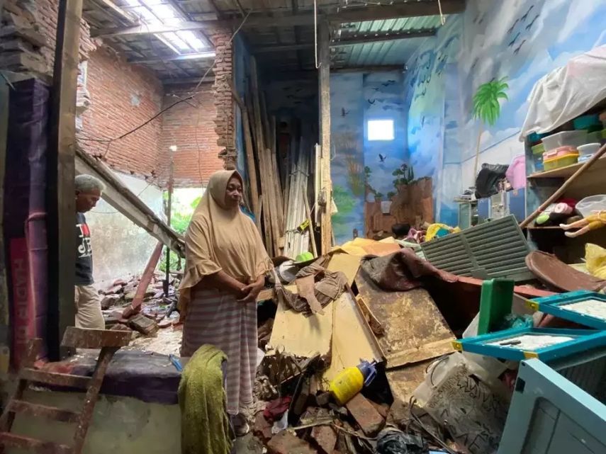 Tembok Rumah Warga Jebol Dihantam Banjir Malang, Warga: Seperti Tsunami!
