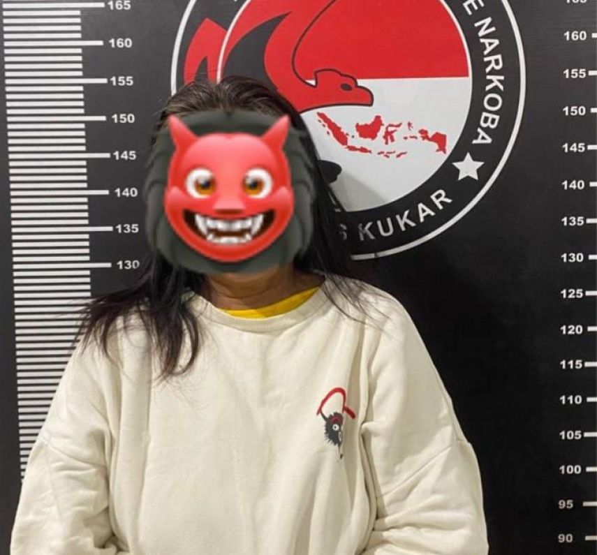Simpan 999 Pil Double L dan Sabu, Perempuan Paruh Baya Diamankan di Tenggarong