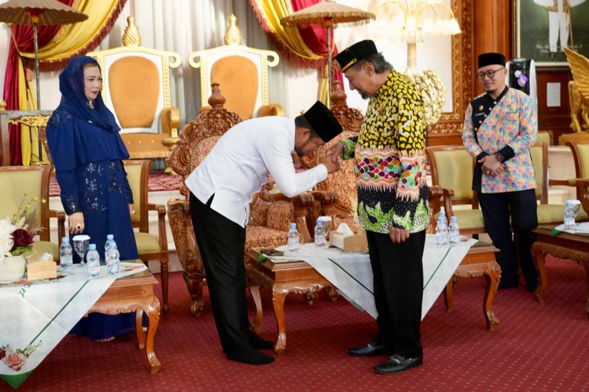 Penempatan Kursi Jadi Sorotan, Gubernur Kaltim Tabayyun ke Sultan Kutai Kartanegara Ing Martadipura