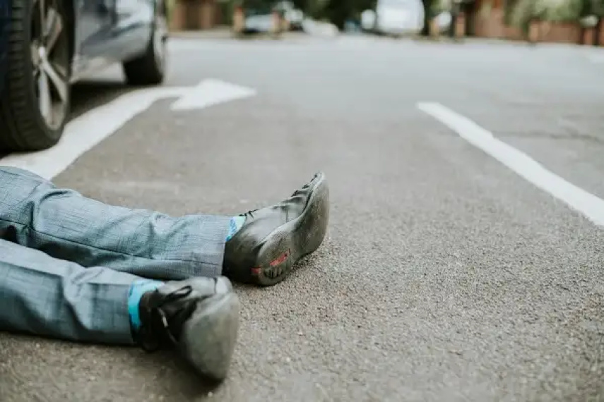 Diduga Kelelahan, Seorang Guru Ditemukan Meninggal di Jalan Poros HTI Desa Menamang Kanan