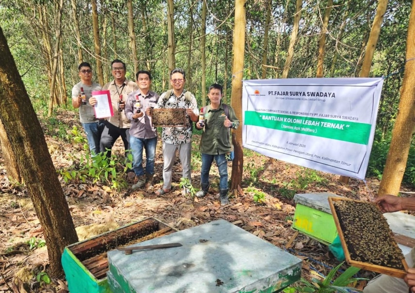Kembangkan Multi Usaha Kehutanan, PT Fajar Surya Swadaya Bantu Kelompok Usaha Ternak Lebah Madu Acacia
