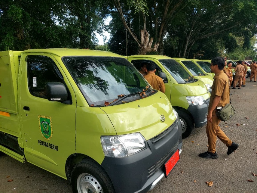 Maksimalkan Pengelolaan Limbah di Perkotaan, 10 Kelurahan Diberi Mobil Pengangkut Sampah