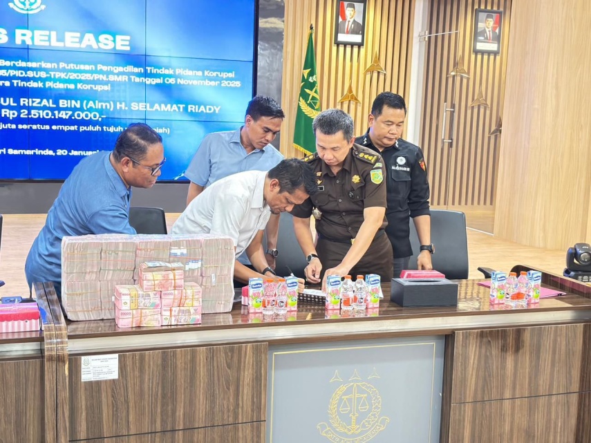 Kejari Samarinda Eksekusi Putusan Tipikor, Rp2,51 Miliar Diserahkan ke Perusda BKS