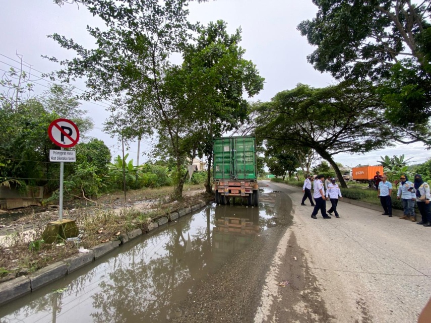 Parkir Kontainer Liar di Palaran Disikat, Dishub Samarinda Gembosi Ban dan Bidik Perusahaan Pemilik