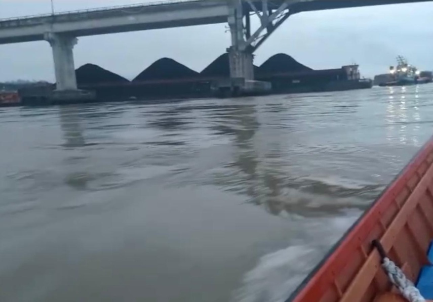 Imbas Insiden Tongkang Tabrak Jembatan, KSOP Samarinda Bakal Tertibkan Tambat Kapal