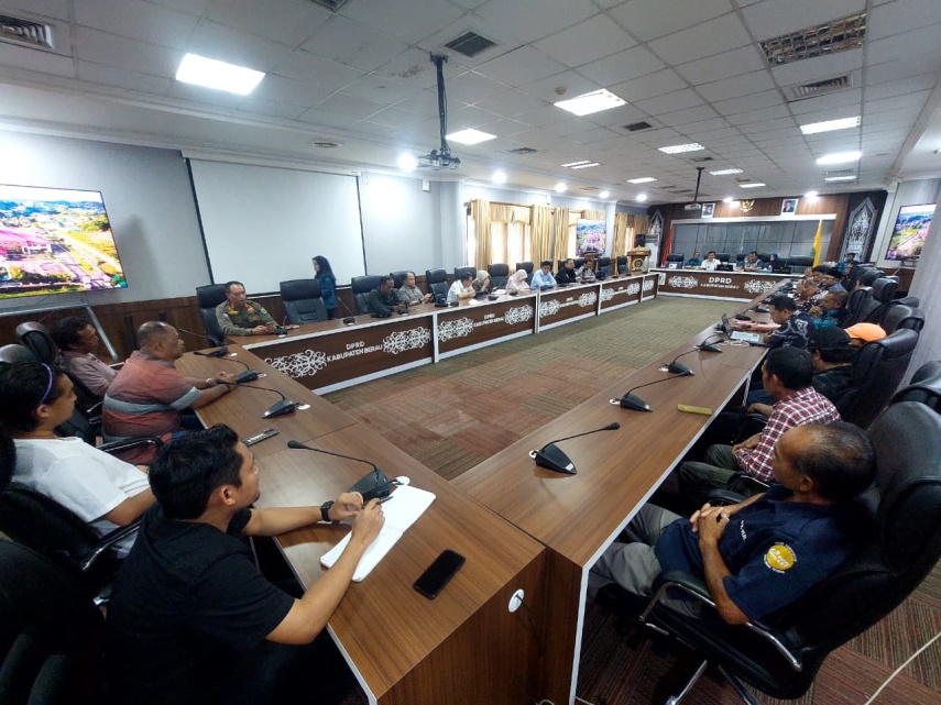 Warga di Dua Kelurahan di Tanjung Redeb Adukan Aktivitas Pertambangan Dekat Permukiman ke DPRD Berau