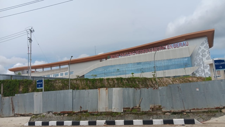 Lingkungan RS Tanjung Redeb Masih Gersang, DLHK Berau Lakukan Penghijauan
