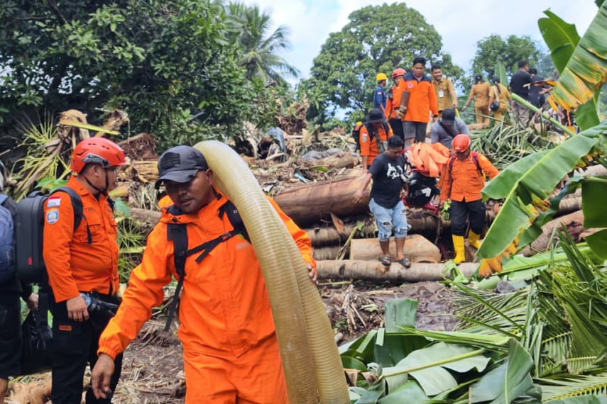Banjir Bandang di Sulawesi Utara Tewaskan Sedikitnya 16 Orang dan Hanyutkan Rumah Warga