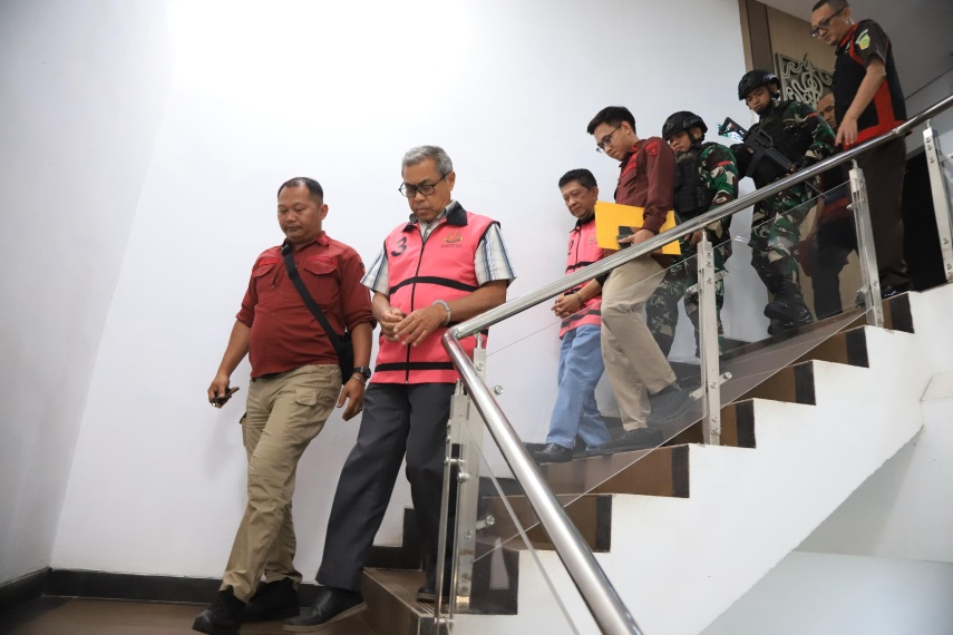 Kejati Kaltim Tahan Dua Mantan Kadis Pertambangan Kukar, Negara Diduga Rugi Ratusan Miliar