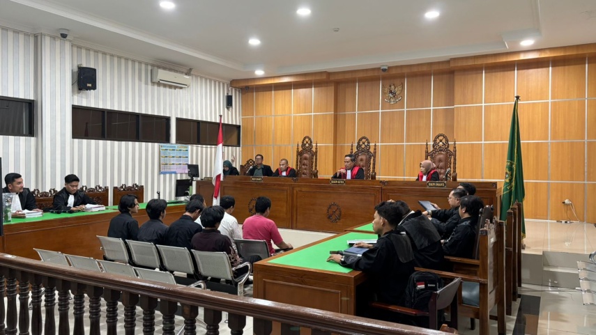 Kuasa Hukum Nilai Kesaksian Polisi Menguntungkan Empat Mahasiswa Terdakwa Kasus Molotov