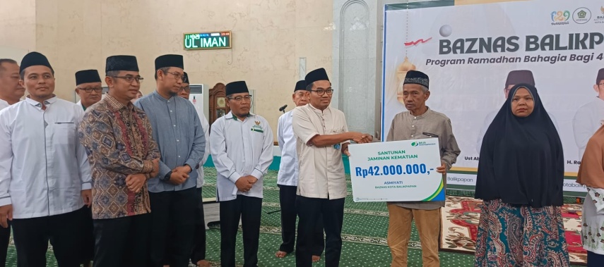 Wali Kota Balikpapan Serahkan Santunan Jaminan Kematian Rp 42 Juta untuk Ahli Waris Guru Ngaji