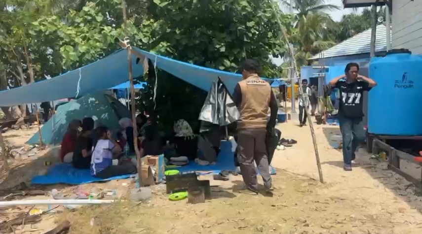 Tekan Sampah Wisatawan, Dispopar Bontang Bagi Kantong Plastik di Beras Basah