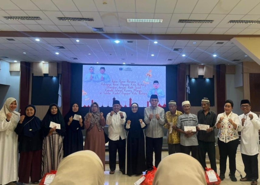 Tanpa APBD, Dispopar Bontang Bagikan 88 Paket Sembako ke Warga Sekitar