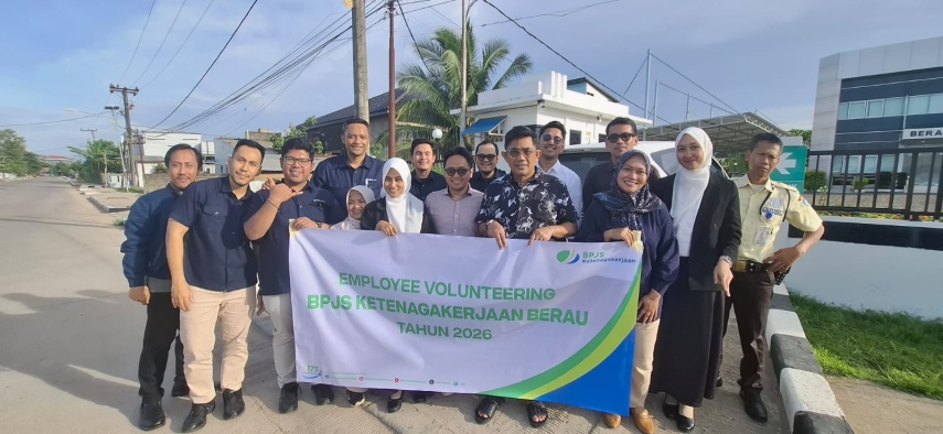 Momen Ramadan, BPJS Ketenagakerjaan Berau Bagi-bagi Takjil ke Pengguna Jalan