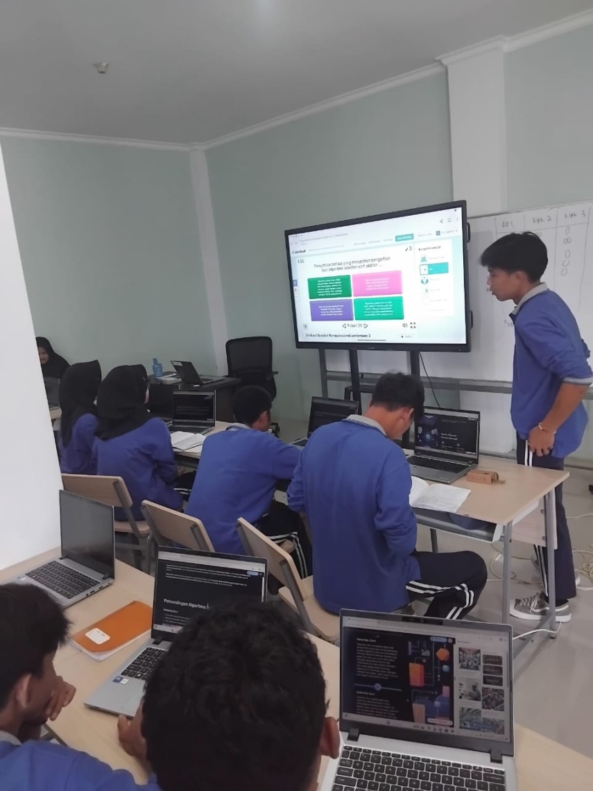 Siswa Sekolah Rakyat Samarinda Terima 75 Unit Laptop Bantuan Kemensos untuk Penunjang Pembelajaran