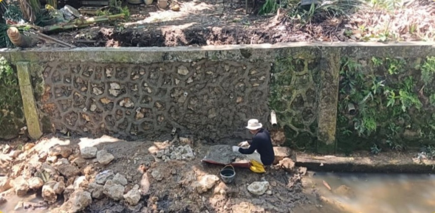 Minimalkan Risiko Banjir, Panbers PUPR Bontang Bersihkan Drainase di Api-Api