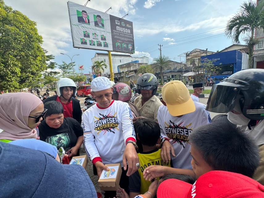 Baru Dibagikan, Takjil Goweser Kota Raja Langsung Habis Diserbu Warga