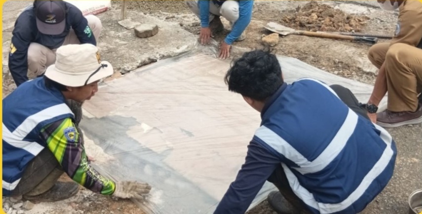 Terima Laporan Warga, Tim BRC Bontang Langsung Tangani Trotoar Rusak