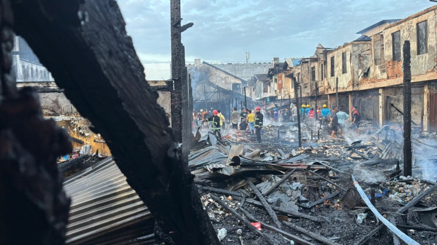 Kebakaran Dini Hari Hanguskan Puluhan Kios dan Ruko di Pasar Segiri