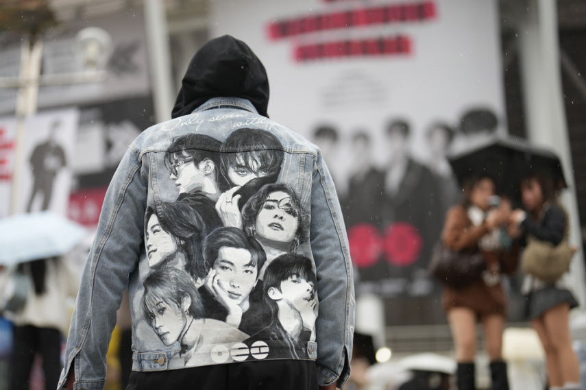 Thousands of fans gather as BTS launches world tour in South Korea