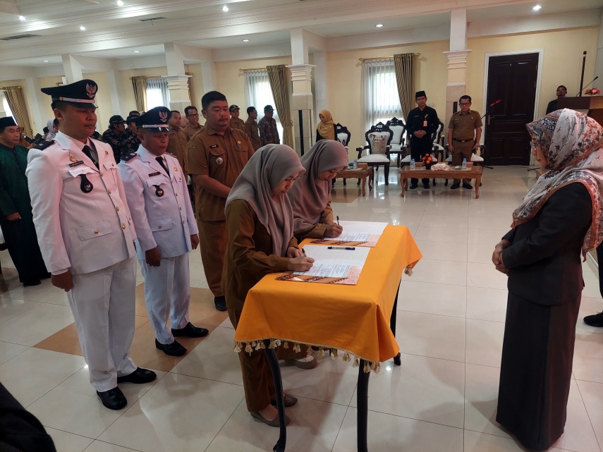 Lantik Pj Kakam Suaran dan Sei Bebanir Bangun, Bupati Berau: Jangan Malas Kerja!