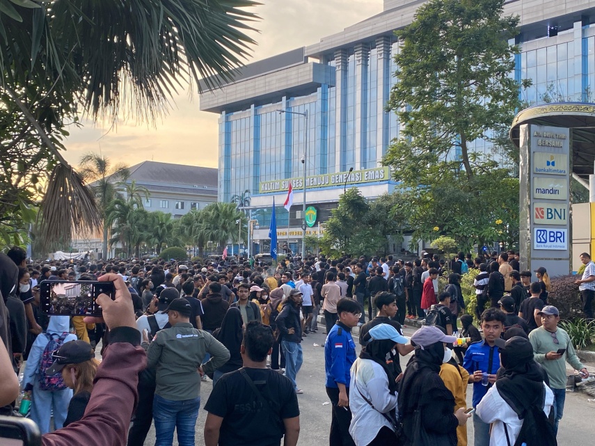 Demo Besar di Samarinda, Massa Desak DPRD Kaltim Audit Kebijakan Gubernur Rudy Mas'ud