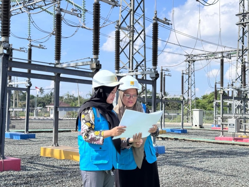 Srikandi PLN UIP KLT: Menembus Medan Berat Demi Hadirkan Listrik di Perbatasan Kalimantan
