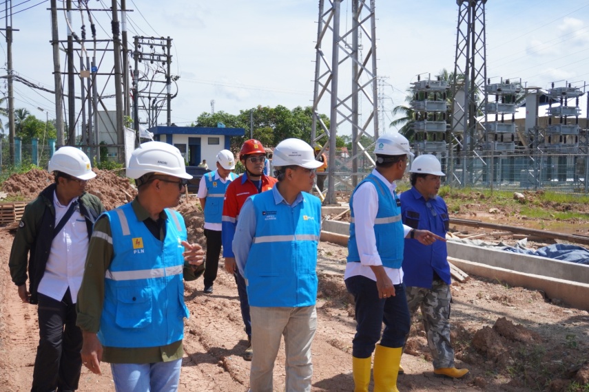 Pastikan Progres dan Kualitas Pekerjaan, GM PLN UIP KLT Turun Langsung ke GI Satui