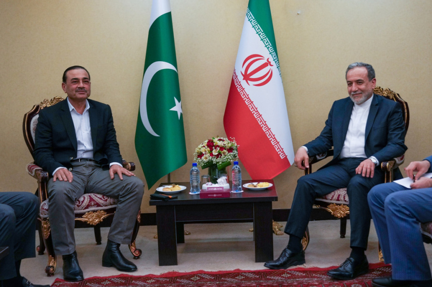 Pakistani delegation meets in Tehran hoping for more US-Iran talks before ceasefire ends