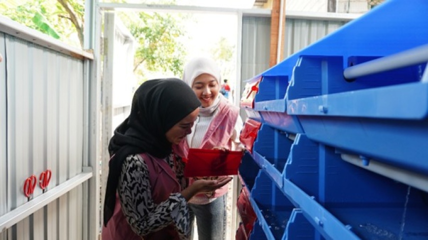 Lewat Program Desa Berdaya, PLN Sulap Nelayan Tanjung Seloka Jadi Pembudidaya Kepiting Soka