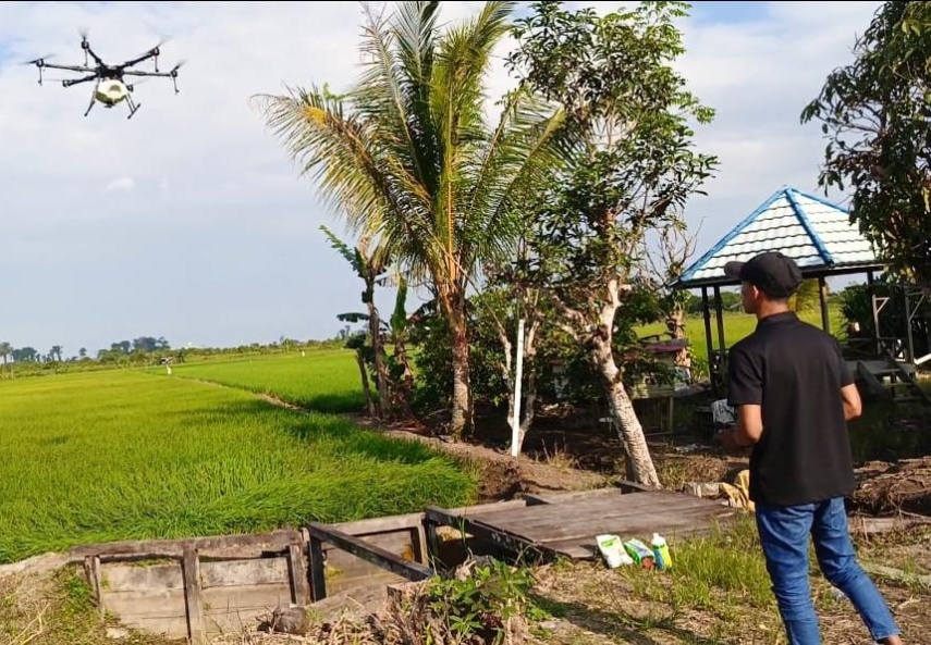 Sakirman Apresiasi Inovasi Penyemprotan Hama Gunakan Drone, Sektor Pertanian di Berau jadi Semakin Modern