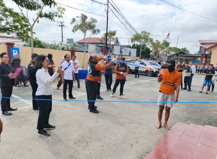 Beda Keterangan Tersangka dan Ibu Korban dalam Rekonstruksi Kasus Pembunuhan di Samarinda Seberang