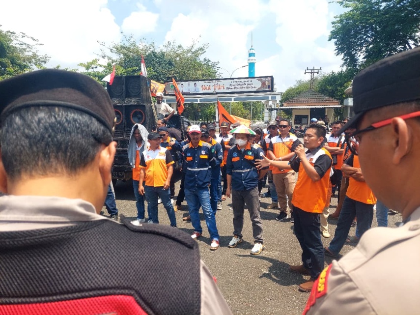 Empat Karyawan Jasa Konstruksi di Segah Diduga PHK Sepihak, Puluhan Buruh Geruduk Pemda Minta Ketegasan
