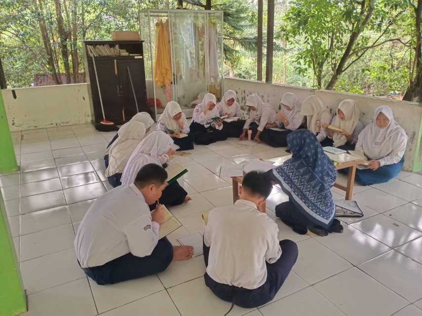 Salat Duha dan Mengaji Rutin Bersama, Cara SMPN 8 Bontang Betuk Pribadi Siswa Berakhlak dan Disiplin