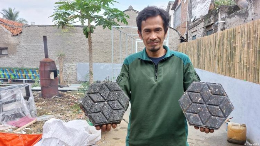 Inspiratif! Pemuda Desa Wanayasa Olah Sampah Rumah Tangga Jadi Paving Block BANJARNEGARA