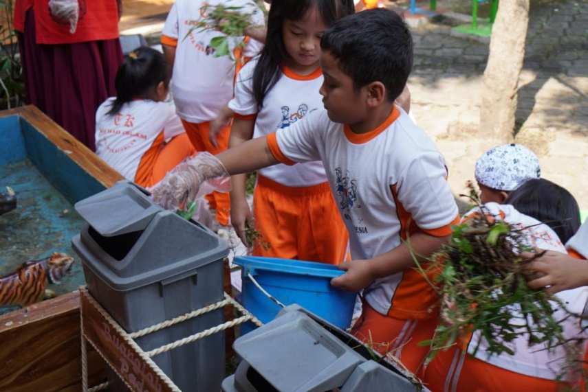 Peringati Hardiknas 2026, DWP DLH Lebak Edukasi Pengelolaan Sampah di Sekolah Ilalang