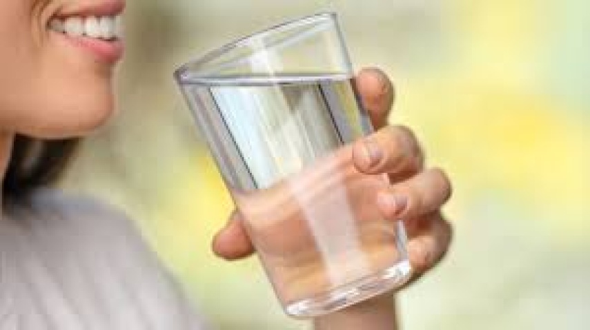 Benarkah Minum Air Putih Bisa Menurunkan Tekanan Darah? Ini Faktanya