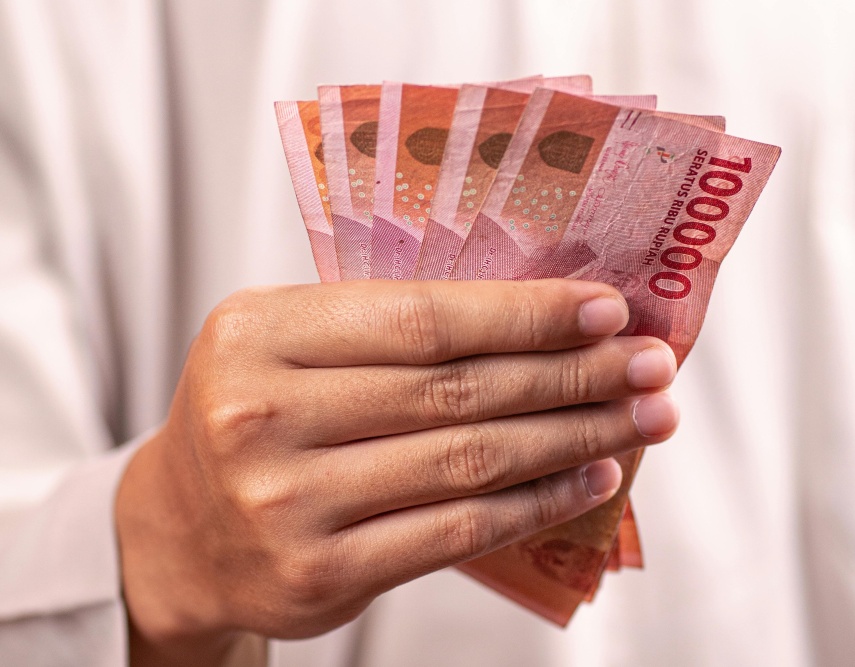 Rupiah Tembus Rp 17.500 per Dolar AS, Penukaran Uang Mulai Dipadati Warga
