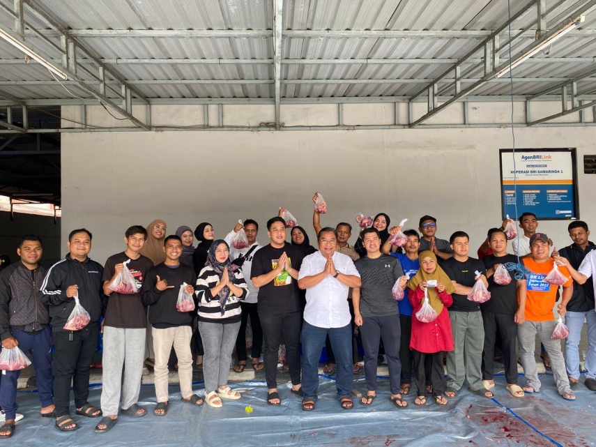 Semarak Idul Adha, Pekerja BRI Cabang Samarinda Gajah Mada Berbagi Kurban Dua Sapi