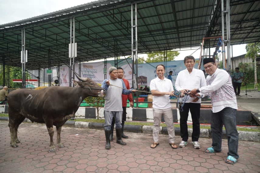 Sambut Iduladha 1447 H, PLN UIP KLT Salurkan Sembilan Hewan Kurban untuk Warga dan Pesantren