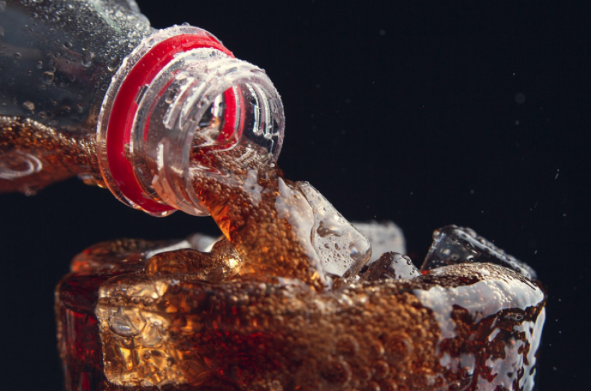 Menakar Manfaat Minum Soda Berkarbonasi Beserta Efek Sampingnya bagi Kesehatan