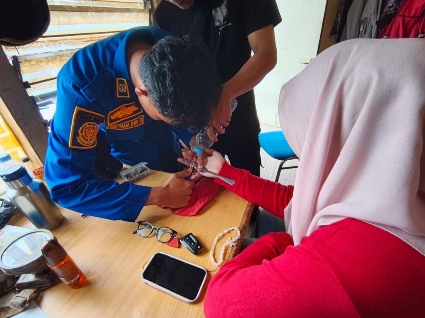 Bukan Cuma Padamkan Api, Damkarmatan Kukar Juga Evakuasi Ular hingga Cari Cincin Hilang