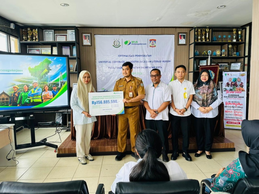 Gandeng Ketua RT, BPJS Ketenagakerjaan Balikpapan Sosialisasi Program dan Serahkan Santunan Rp156 Juta