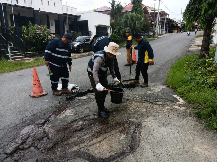 Respons Cepat Aduan Warga, DPUPR Bontang Perbaiki Jalan Rusak di Tiga Titik