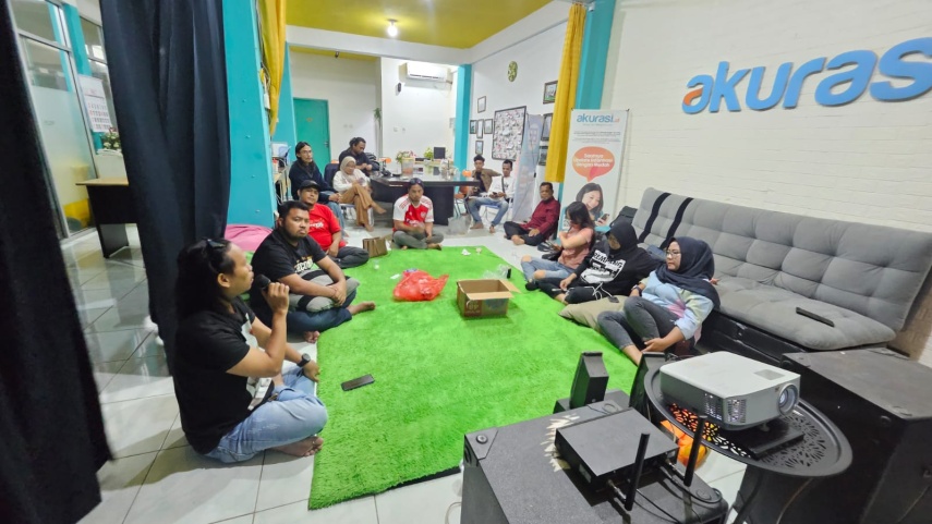 Jurnalis Bontang Nobar Pesta Babi, Bahas Keberpihakan Media hingga Ketimpangan Pembangunan di Indonesia